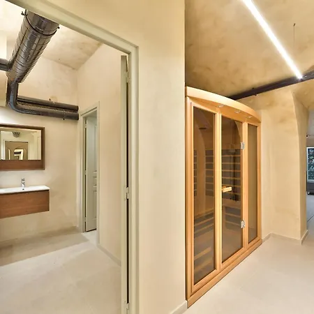 Urban Flat 108 - Classic Parisian 4 Bdr Flat