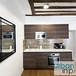 Urban Flat 108 - Classic Parisian 4 Bdr Flat *