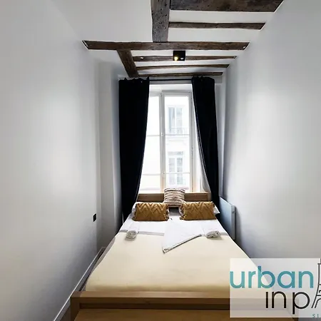 Urban Flat 108 - Classic Parisian 4 Bdr Flat *