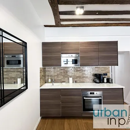Urban Flat 108 - Classic Parisian 4 Bdr Flat *