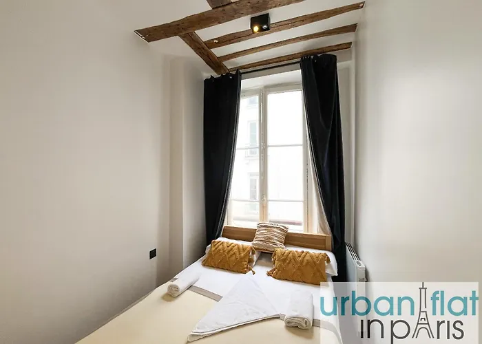 Urban Flat 108 - Classic Parisian 4 Bdr Flat