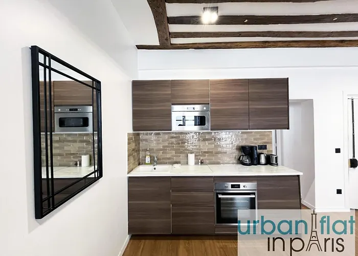Urban Flat 108 - Classic Parisian 4 Bdr Flat *