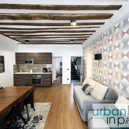 Urban Flat 108 - Classic Parisian 4 Bdr Flat
